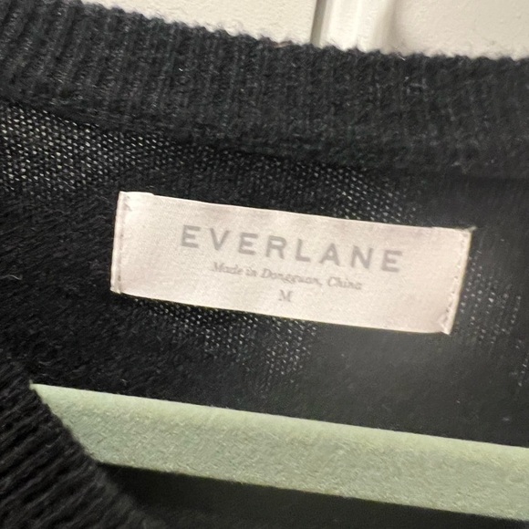 #328 Everlane The Cashmere V-Neck Sweater Size Medium Black - Picture 4 of 7